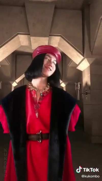 The best Lord Farquaad cosplay ever👑👺