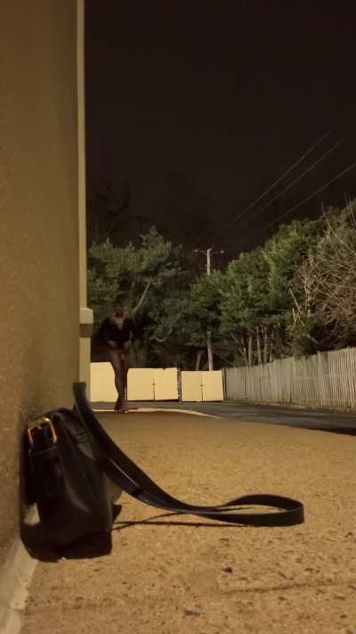 Late night walk turned into a cage show 🥵