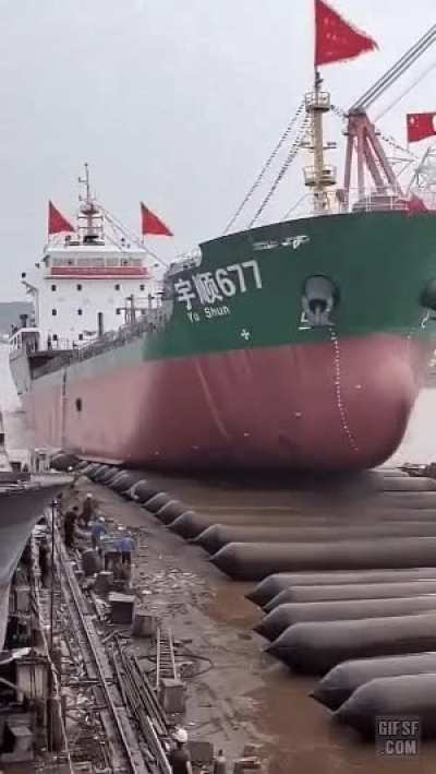 A perfectly normal Ship landing.
