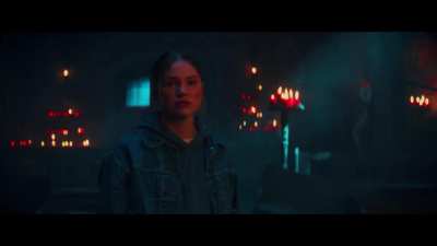 Heart Eyes (2025): female villain head cut off