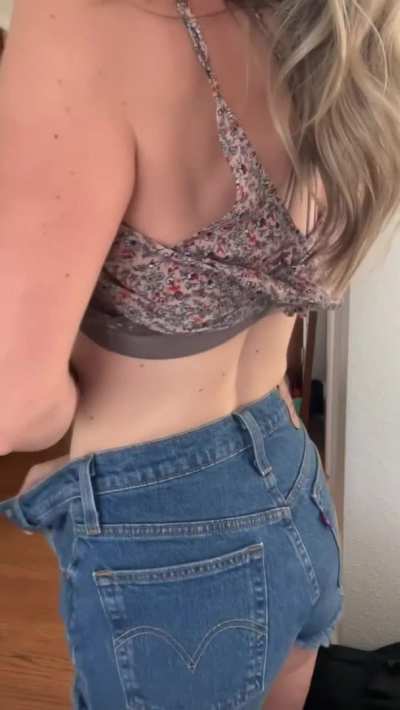 I’m the secretly kinky mom next door…