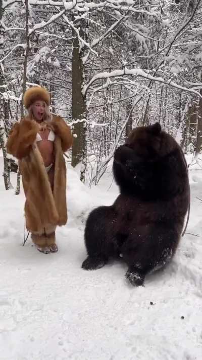 Horny bear 😁