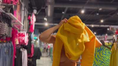 Changing clothes in the store while the fitting room is busy [gif]