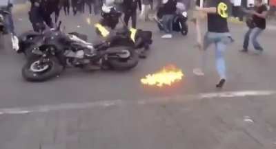 Protesters sets police officer on fire in Mexico