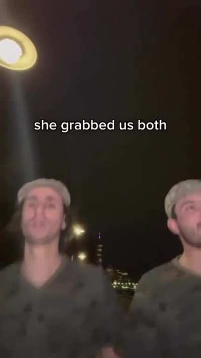 👬
