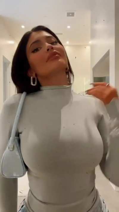 Tits looking huge