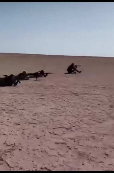 [ enemy visible + graphic] yesterday’s clashes between Iraqi tribesmen of al Jighaifa tribe with isis combatants in Anbar desert. The clashes ended with multiple isis members killed and one of their hideouts got destroyed.