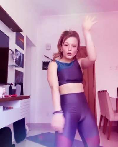 Larissa Manoela 