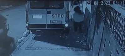 Some Splinter Cell's move to get away from 2 thugs.