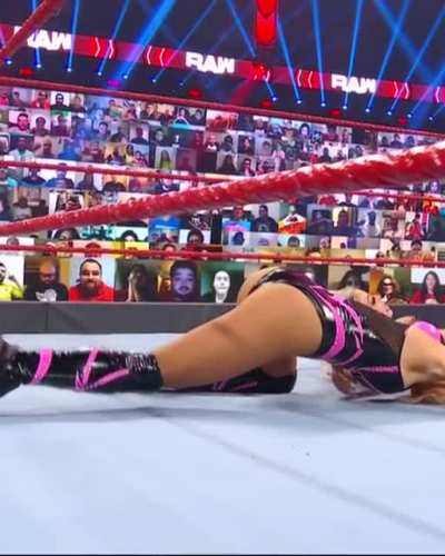 Lana ass jiggle...