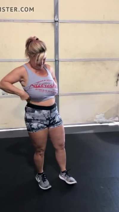 MILF showing off [reveal]