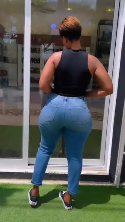Somebody's thick auntie
