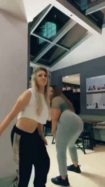 Our thick queen with the skinny queen