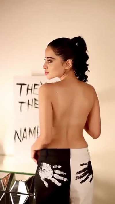 Nameless ka pta nahi But koi BR@LESS Jarur hai 😛🥰🤩👍🏻<wbr>🍑♥️🍌U<wbr>rfi Javed