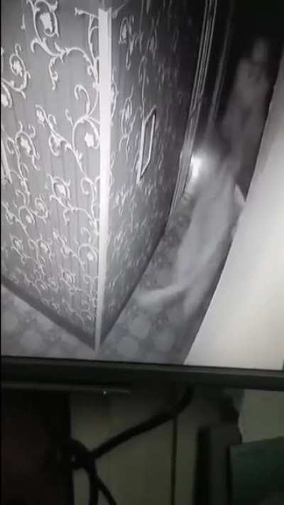 A brave man saves his girlfriend