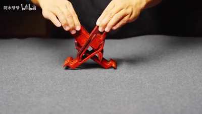 Making an adjustable stand out of a single block of unseparated wood