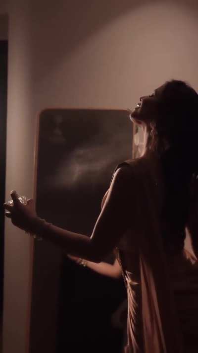 Chitranshi Dhyani sexy