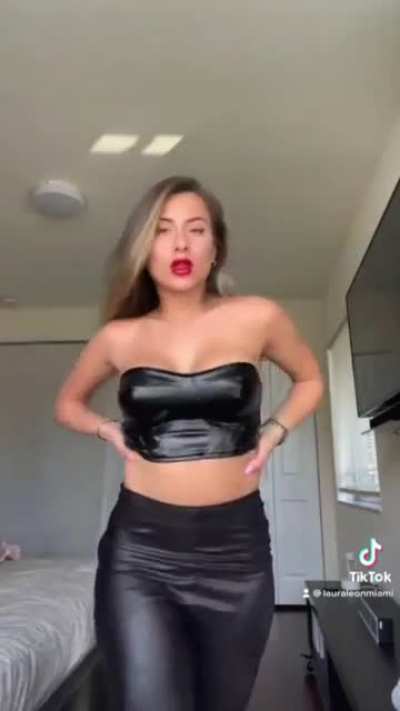 Laura Leon