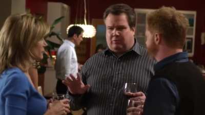 Hilarious scene from season 1...I legit spat out the water that was in my mouth. I miss the good old days :(