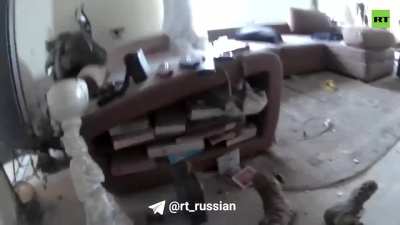Russian soldiers are exposed to intense fire in the house they entered