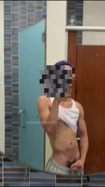 Jakol sa lobby cr ng hotel👀