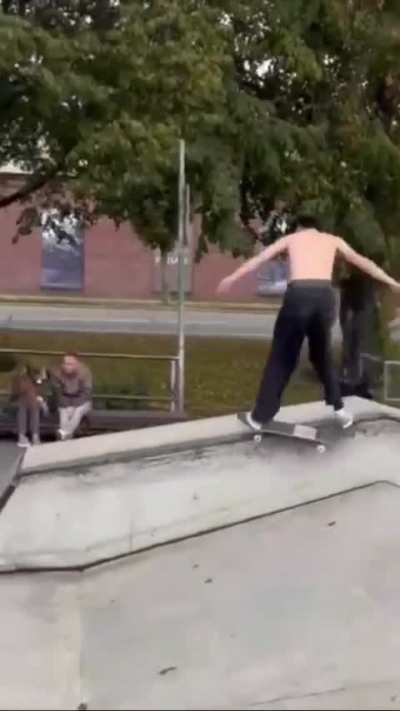Skateboarders never disappoint 