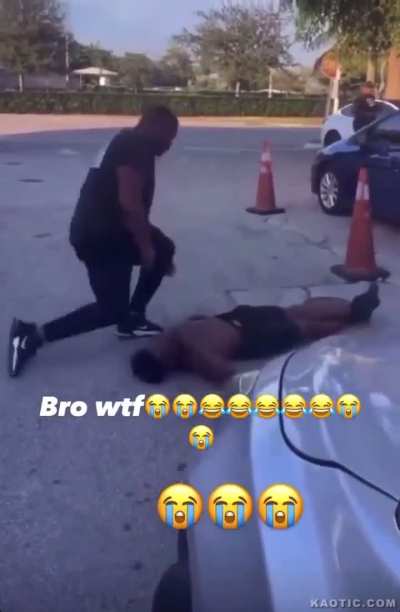 Guy gets slammed head first into concrete during a street fight