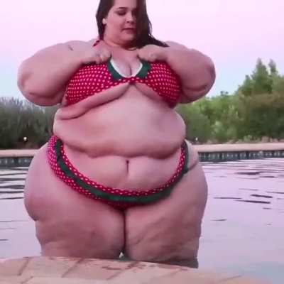 Boberry in the pool
