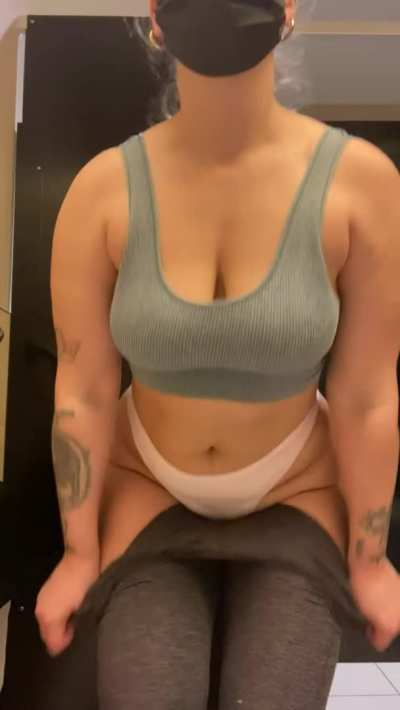 What’s In My yoga pants?
