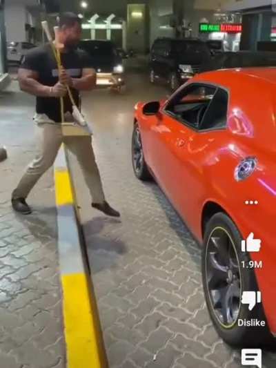 That finger wag though