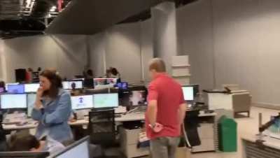 Depois o petista pilantra vem falar que a mídia não é a favor do Lula, olha a cara de tristeza dos Globinhos😅