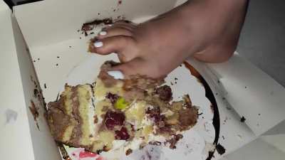 Bday cake crushing