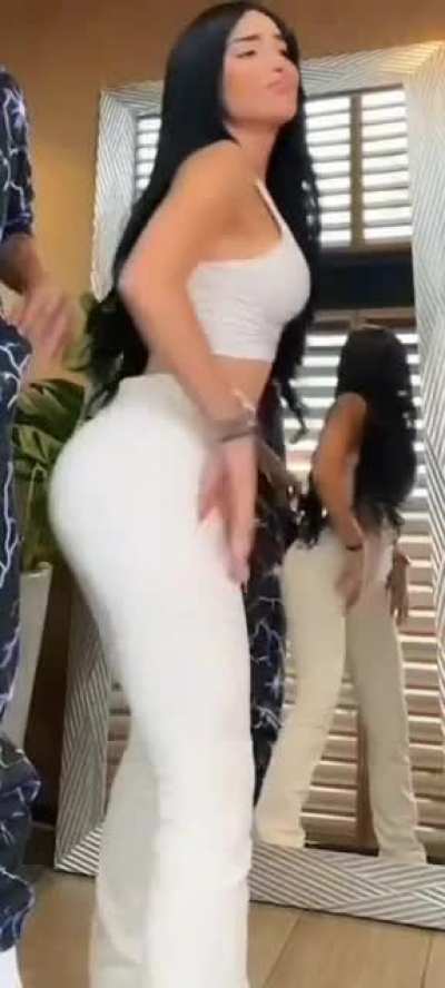 enfoquen primero su cara, y parece una perra deseosa de que le penetren el culo🍑<wbr>🔥💦💦