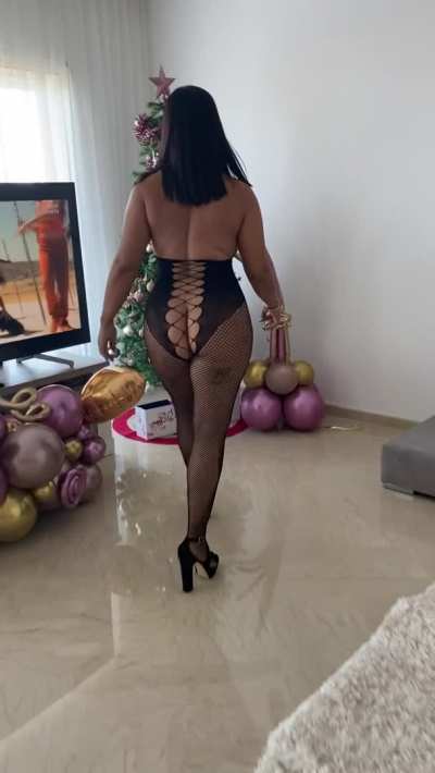 Can we enjoy a phatass walk ? 40 mom of 1
