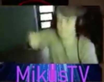 Mad streamer kid but all shitpost sounds are playing