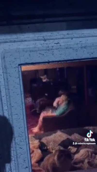 Them niggas both shit themselves at the same time😂