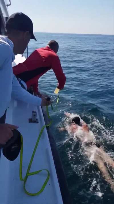 Watch how open water swimmers do a feed during a long swim.