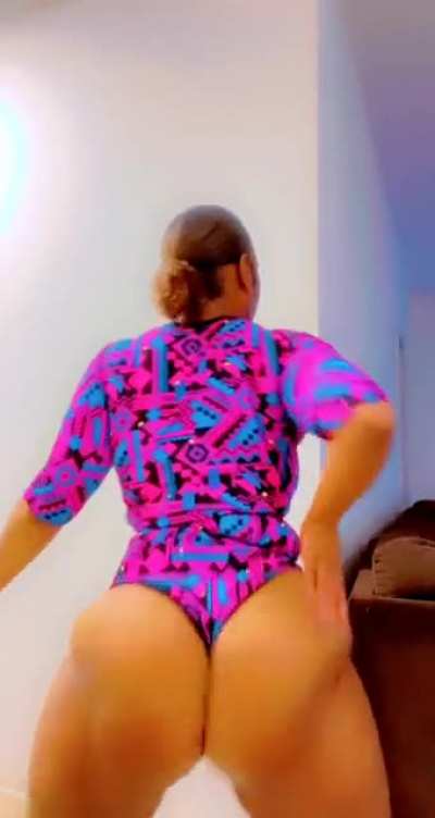 Are y’all sick of me lol 🍑♥️🔥