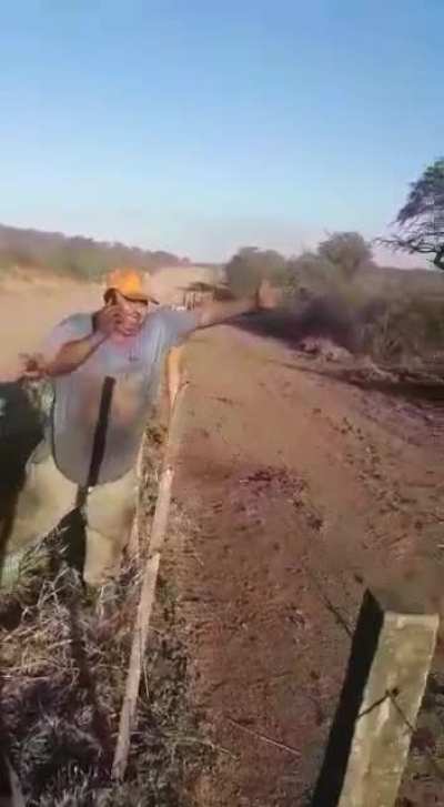 Fijate si te podés comunicar con el hachazo