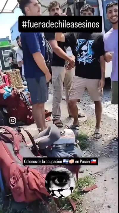 Chilean guy confronts Israeli war criminals on holiday in Pucón