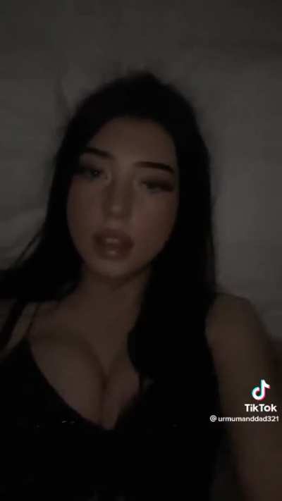 Amazing tits 😻