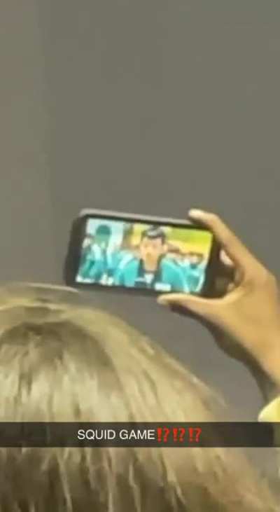 Shoutout to the guy watching squid game !
