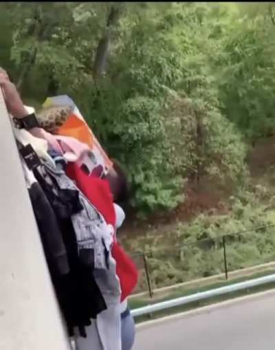 Crazy: Security Corners a Forever 21 Thief Onto a High Ledge