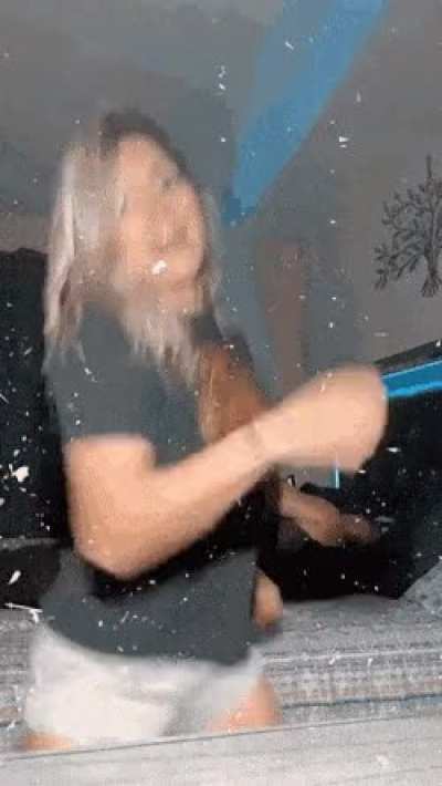 Little booty shakin