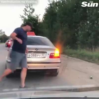Taxi driver doesn't want this idiot in his car anymore after littering