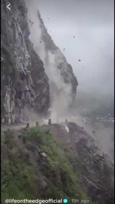 Massive avalanche sends huge rocks crashing down on a road