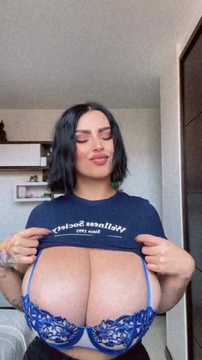 @amaretto.h biggest queen