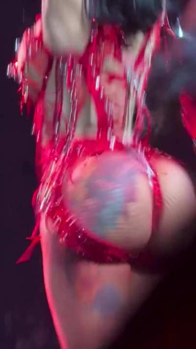 Cardi clapping