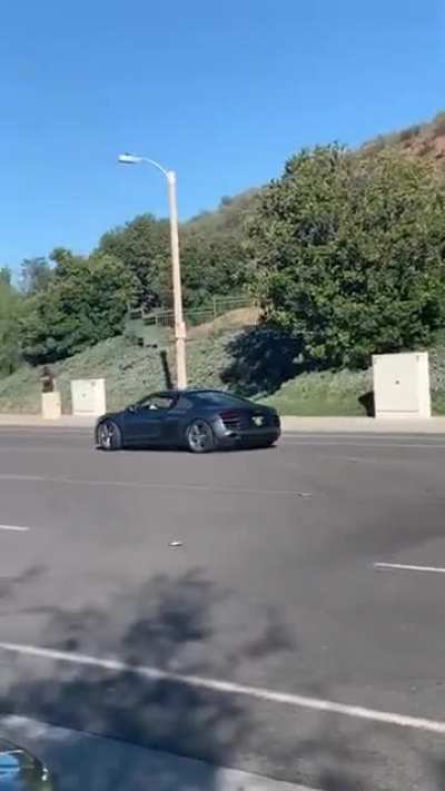 Audi R8 V10 and V8 Acceleration