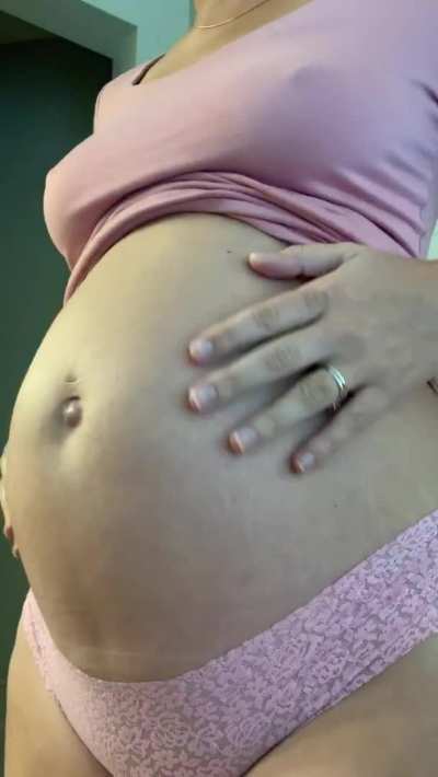 Daily hot pregnancy content, 10% off for next 10 subscribers 😘😛